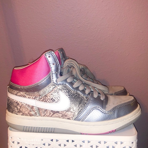Nike Shoes - Nike Court Force Mid Sneaker Size 7.5 Women’s